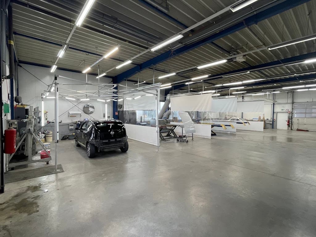 Esser GmbH Karosserie- und Lackierfachbetrieb, TESLA APPROVED BODY SHOP