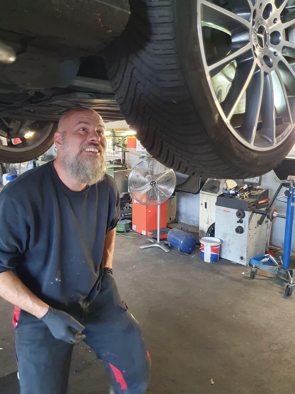 Kfz-Meister Eder: Autowerkstatt Hamburg Stellingen